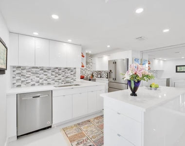 5600 N Flagler Drive - Photo Thumbnail 3