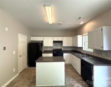 1207 Joannas Court - Photo Thumbnail 7