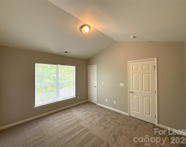 1207 Joannas Court - Photo Thumbnail 11