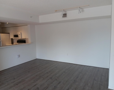 1640 N 42nd Circle - Photo Thumbnail 3
