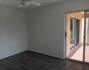 1640 N 42nd Circle - Photo Thumbnail 10