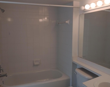1640 N 42nd Circle - Photo Thumbnail 8