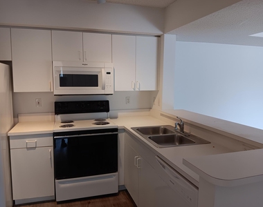 1640 N 42nd Circle - Photo Thumbnail 4