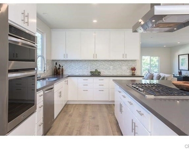 15672 Castlewoods Drive - Photo Thumbnail 10