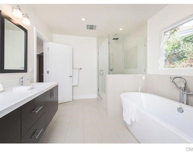 15672 Castlewoods Drive - Photo Thumbnail 16