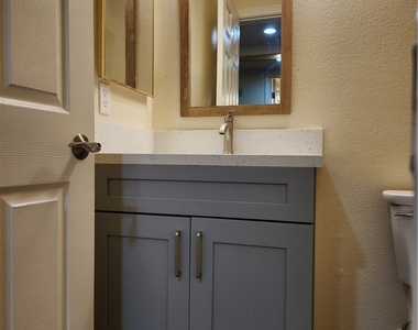 1131 E Doran - Photo Thumbnail 12