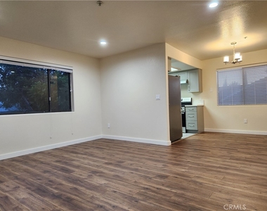 1131 E Doran - Photo Thumbnail 5