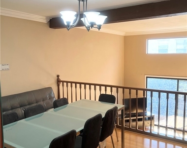 1006 Arcadia Avenue - Photo Thumbnail 4