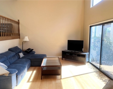 1006 Arcadia Avenue - Photo Thumbnail 2