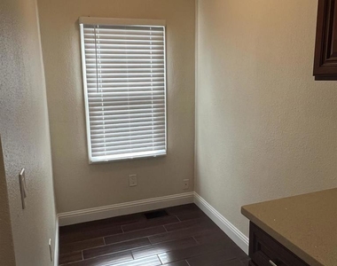 2824 23rd Avenue - Photo Thumbnail 4