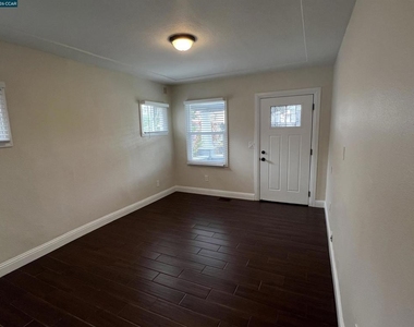 2824 23rd Avenue - Photo Thumbnail 2