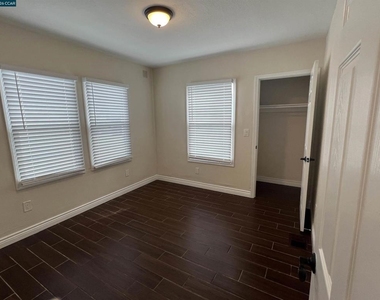 2824 23rd Avenue - Photo Thumbnail 7