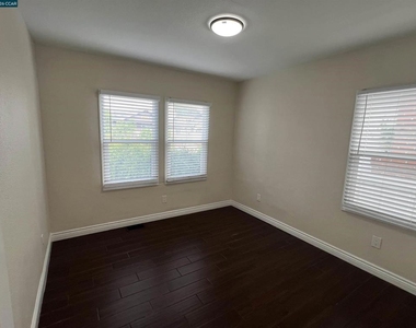 2824 23rd Avenue - Photo Thumbnail 6