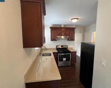 2824 23rd Avenue - Photo Thumbnail 5