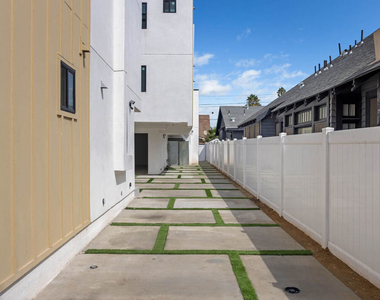 3209 W W 18th Street - Photo Thumbnail 25