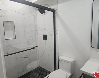 3209 W W 18th Street - Photo Thumbnail 9