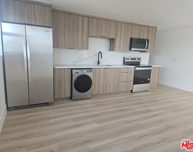 3209 W W 18th Street - Photo Thumbnail 12