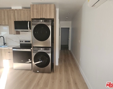 3209 W W 18th Street - Photo Thumbnail 3