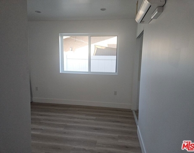 3209 W W 18th Street - Photo Thumbnail 5