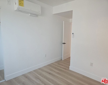 3209 W W 18th Street - Photo Thumbnail 6