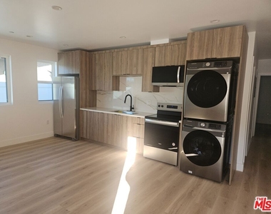 3209 W W 18th Street - Photo Thumbnail 1