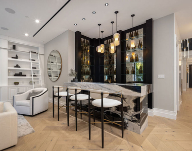 806 N Gardner Street - Photo Thumbnail 7