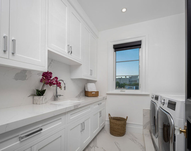 806 N Gardner Street - Photo Thumbnail 45