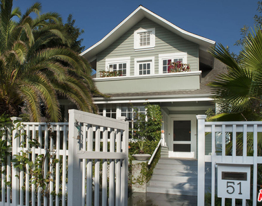 51 27th Avenue - Photo Thumbnail 2