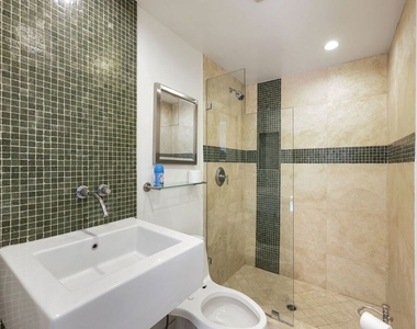 723 Westmount Drive - Photo Thumbnail 15