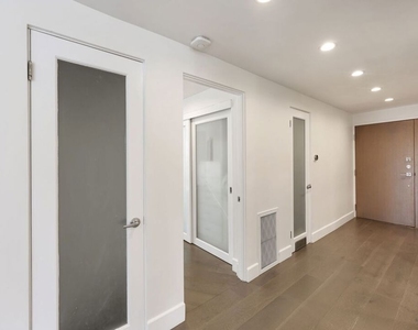 723 Westmount Drive - Photo Thumbnail 8