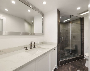 723 Westmount Drive - Photo Thumbnail 11