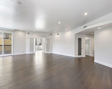 723 Westmount Drive - Photo Thumbnail 6