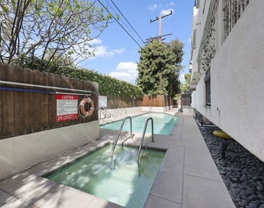 723 Westmount Drive - Photo Thumbnail 23