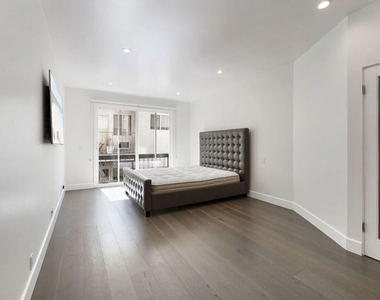 723 Westmount Drive - Photo Thumbnail 9