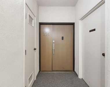 723 Westmount Drive - Photo Thumbnail 20