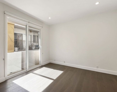 723 Westmount Drive - Photo Thumbnail 14
