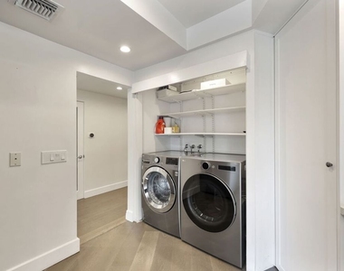 723 Westmount Drive - Photo Thumbnail 4