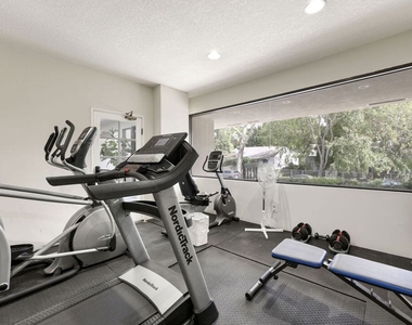 723 Westmount Drive - Photo Thumbnail 22
