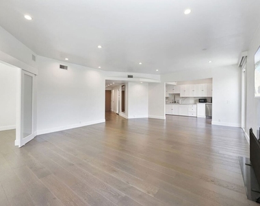 723 Westmount Drive - Photo Thumbnail 5