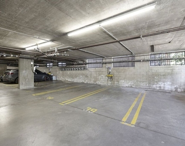 723 Westmount Drive - Photo Thumbnail 25