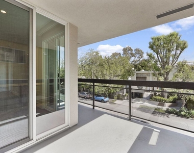 723 Westmount Drive - Photo Thumbnail 18