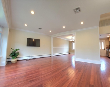 244 Martin Drive - Photo Thumbnail 3