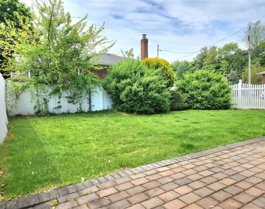 244 Martin Drive - Photo Thumbnail 24
