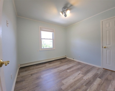 244 Martin Drive - Photo Thumbnail 12