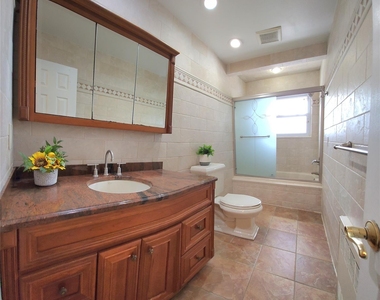 244 Martin Drive - Photo Thumbnail 9
