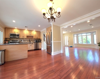 244 Martin Drive - Photo Thumbnail 5