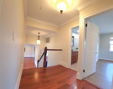 244 Martin Drive - Photo Thumbnail 8