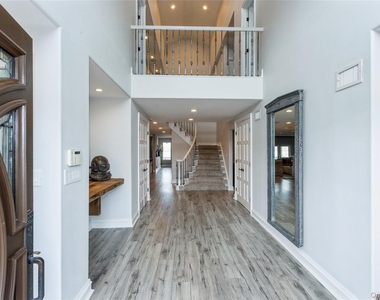 319 Harbor Drive - Photo Thumbnail 7