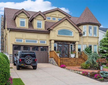 319 Harbor Drive - Photo Thumbnail 3