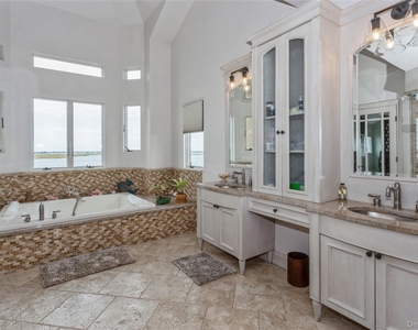 319 Harbor Drive - Photo Thumbnail 19